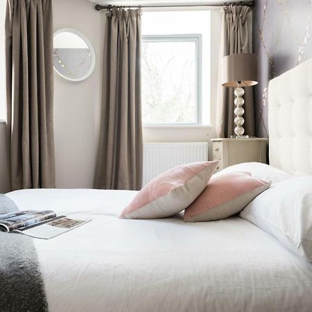 The Navy Court - Scandinavian Inspired 4Bdr Home Oxford Bagian luar foto