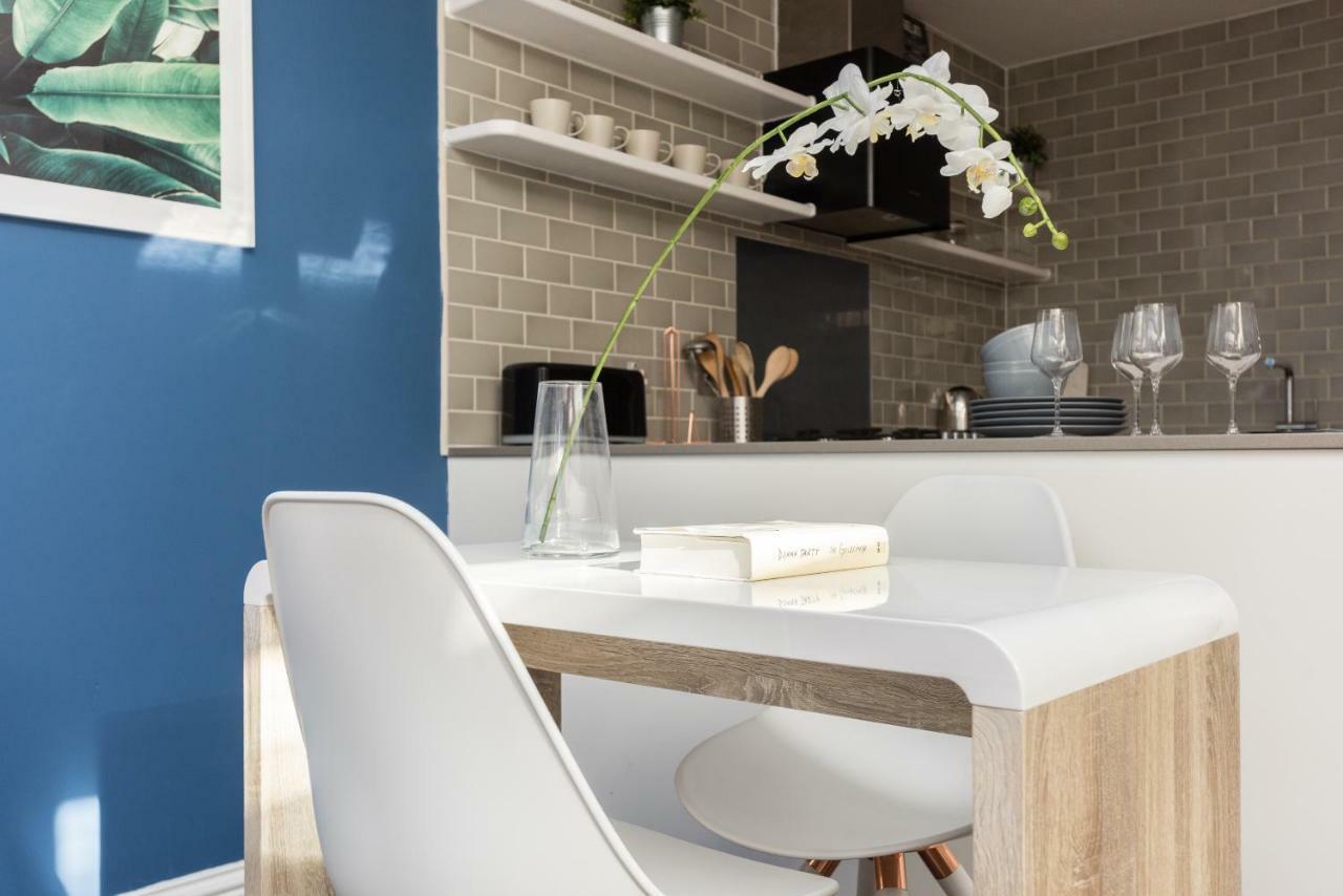 The Navy Court - Scandinavian Inspired 4Bdr Home Oxford Bagian luar foto