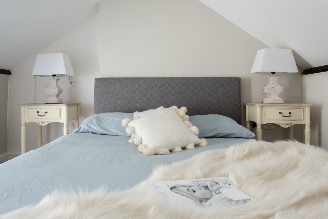 The Navy Court - Scandinavian Inspired 4Bdr Home Oxford Bagian luar foto
