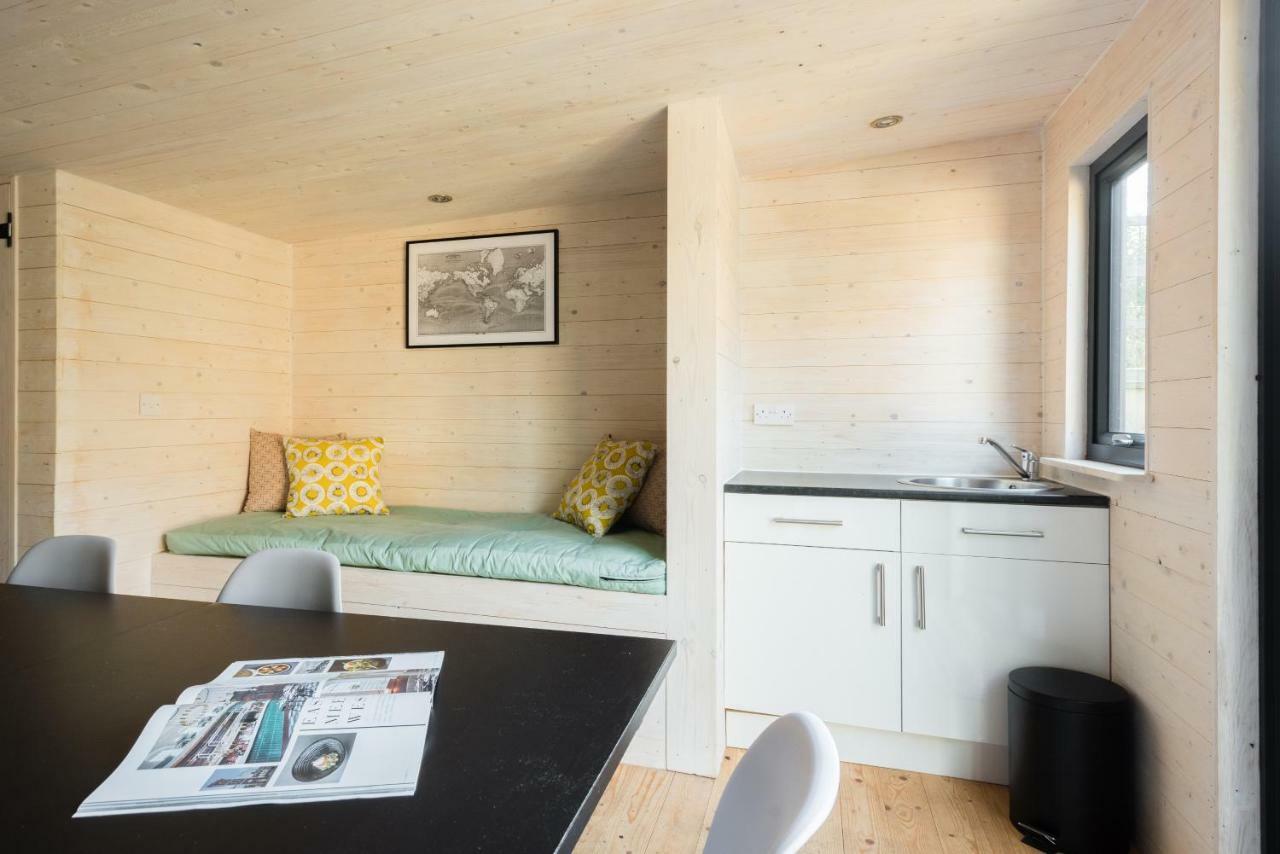 The Navy Court - Scandinavian Inspired 4Bdr Home Oxford Bagian luar foto