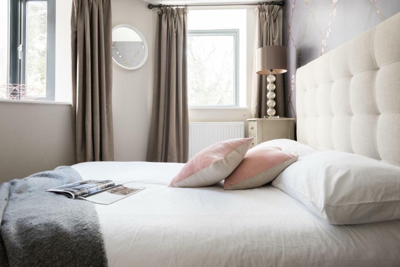 The Navy Court - Scandinavian Inspired 4Bdr Home Oxford Bagian luar foto