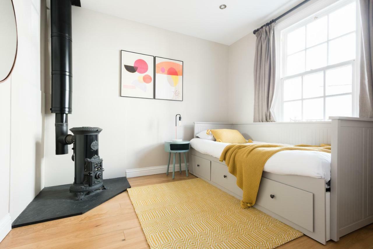 The Navy Court - Scandinavian Inspired 4Bdr Home Oxford Bagian luar foto