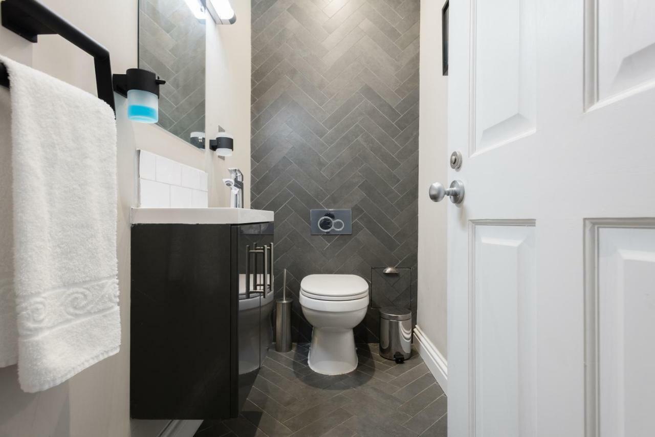 The Navy Court - Scandinavian Inspired 4Bdr Home Oxford Bagian luar foto